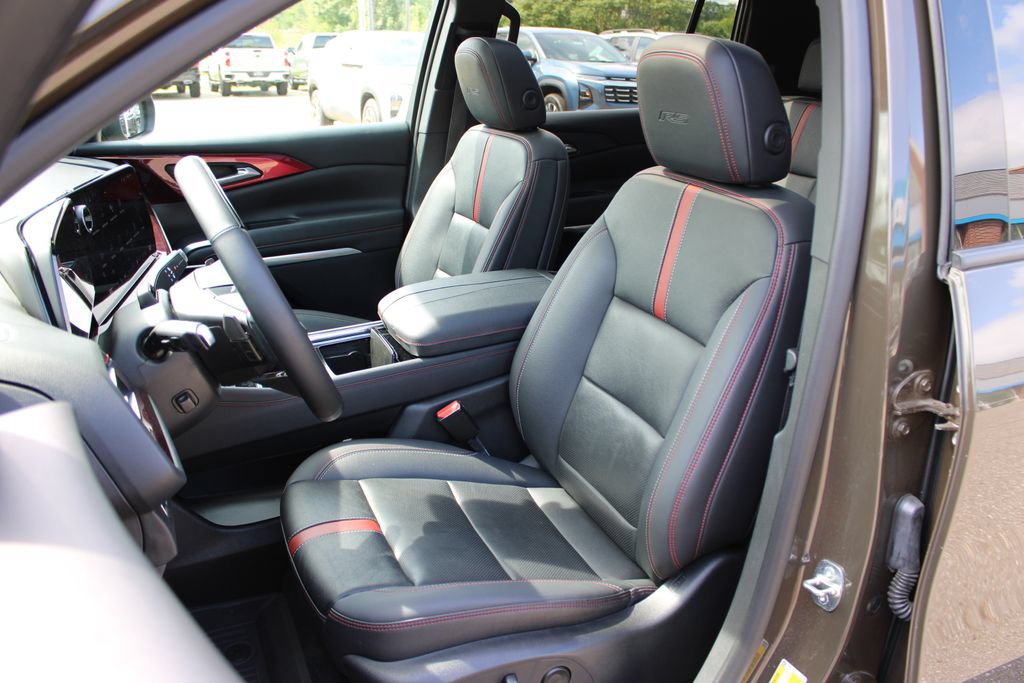 Used 2024 Chevrolet Traverse RS AWD/4WD image 13