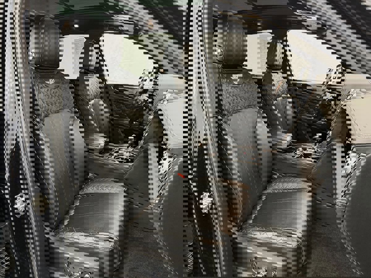 Used 2017 Bentley Bentayga image 35