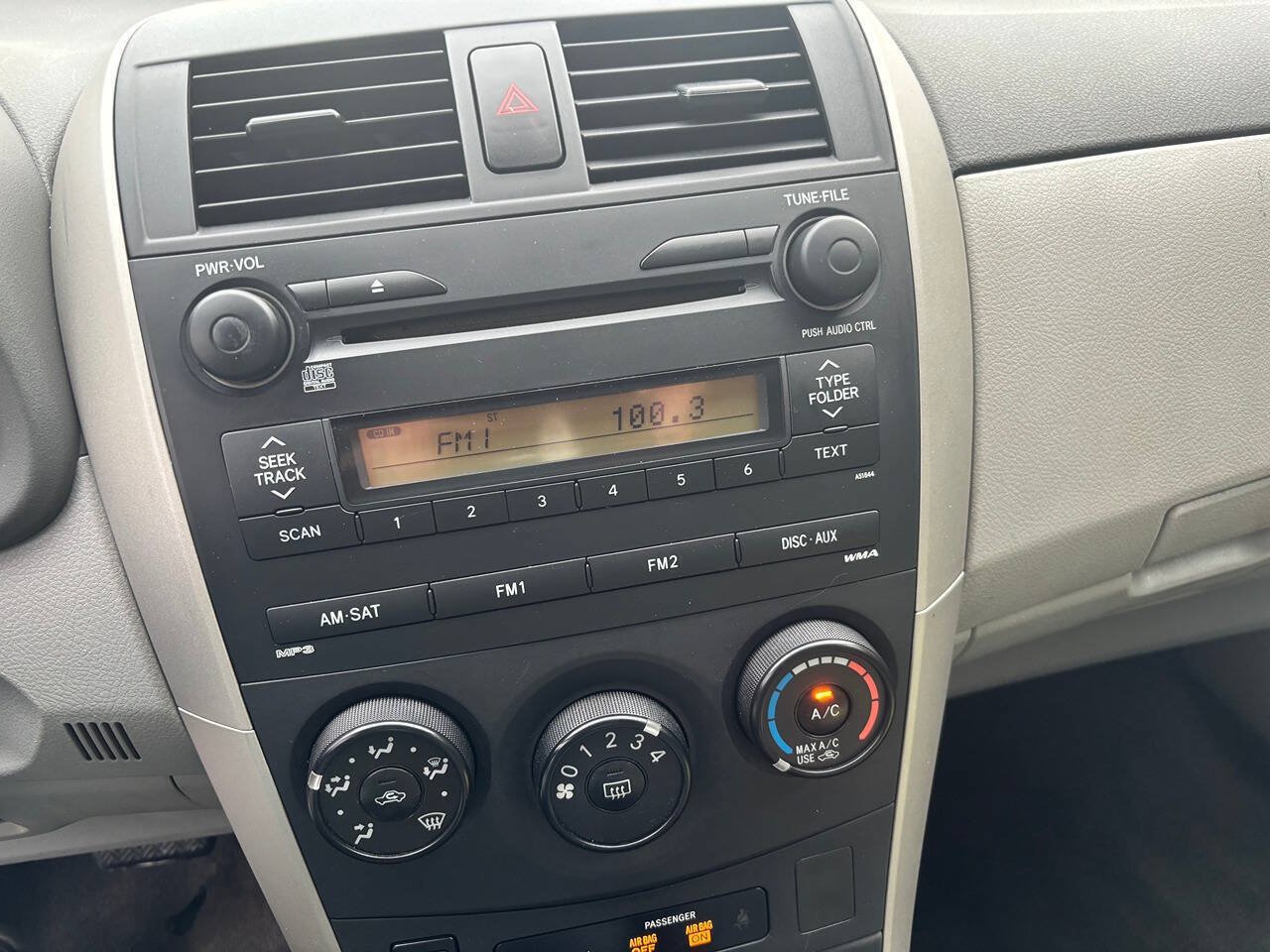 Used 2009 Toyota Corolla LE FWD image 23
