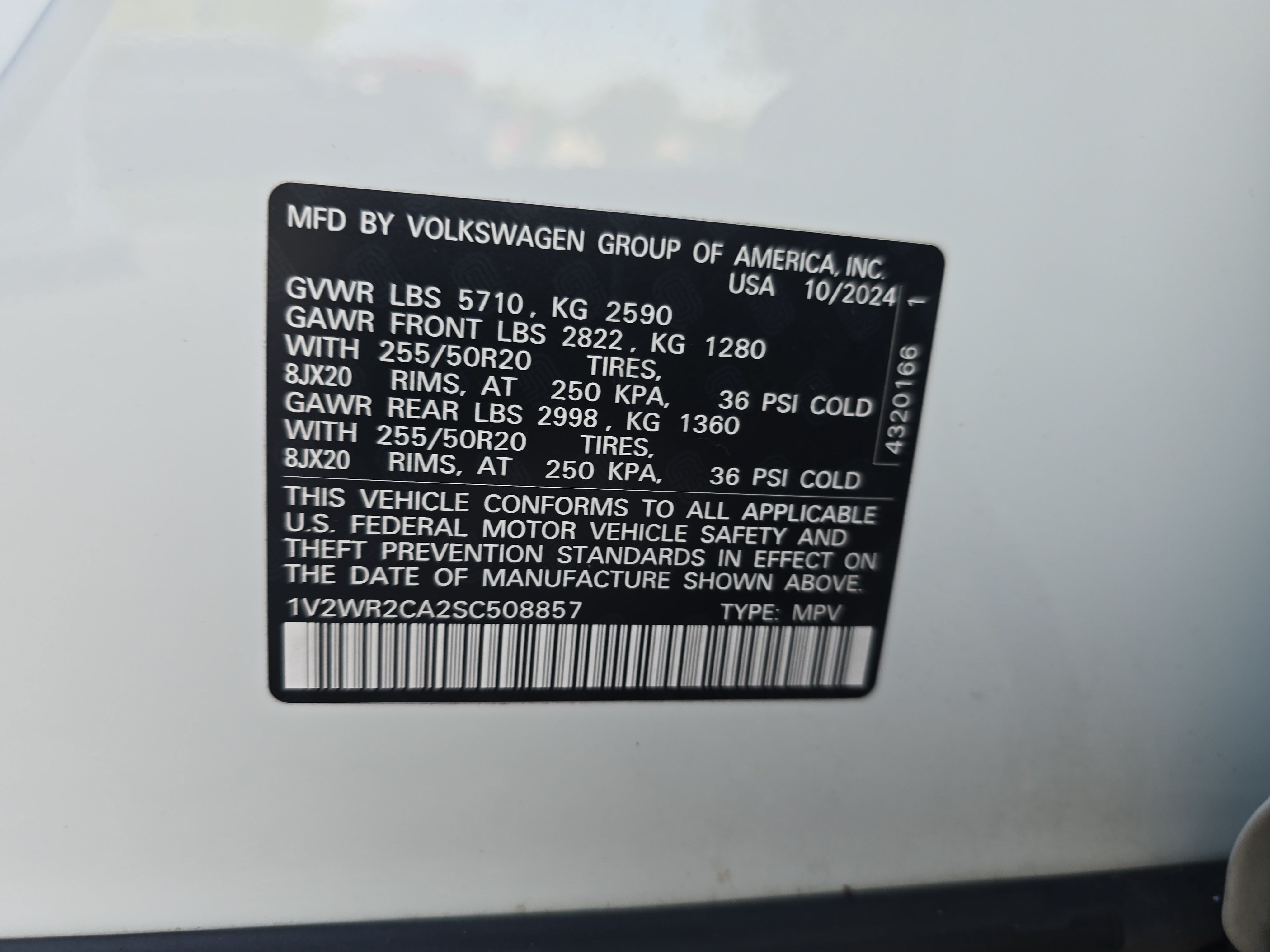 Used 2025 Volkswagen Atlas SE FWD image 32