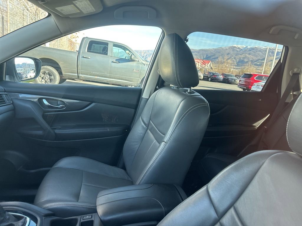 Used 2017 Nissan Rogue SV image 23