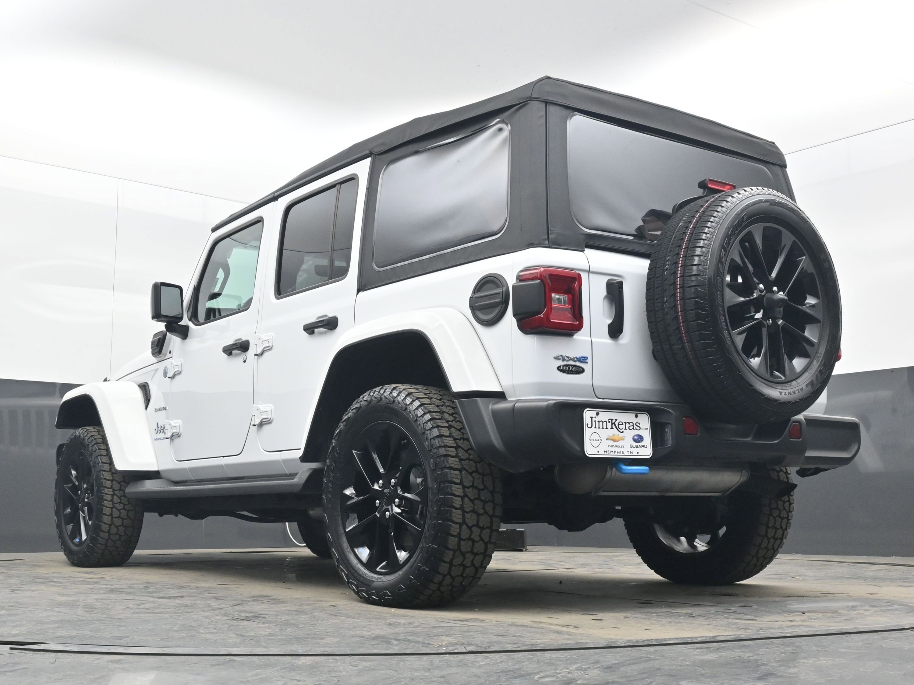 Used 2023 Jeep Wrangler Sahara w/ Cold Weather Group image 28