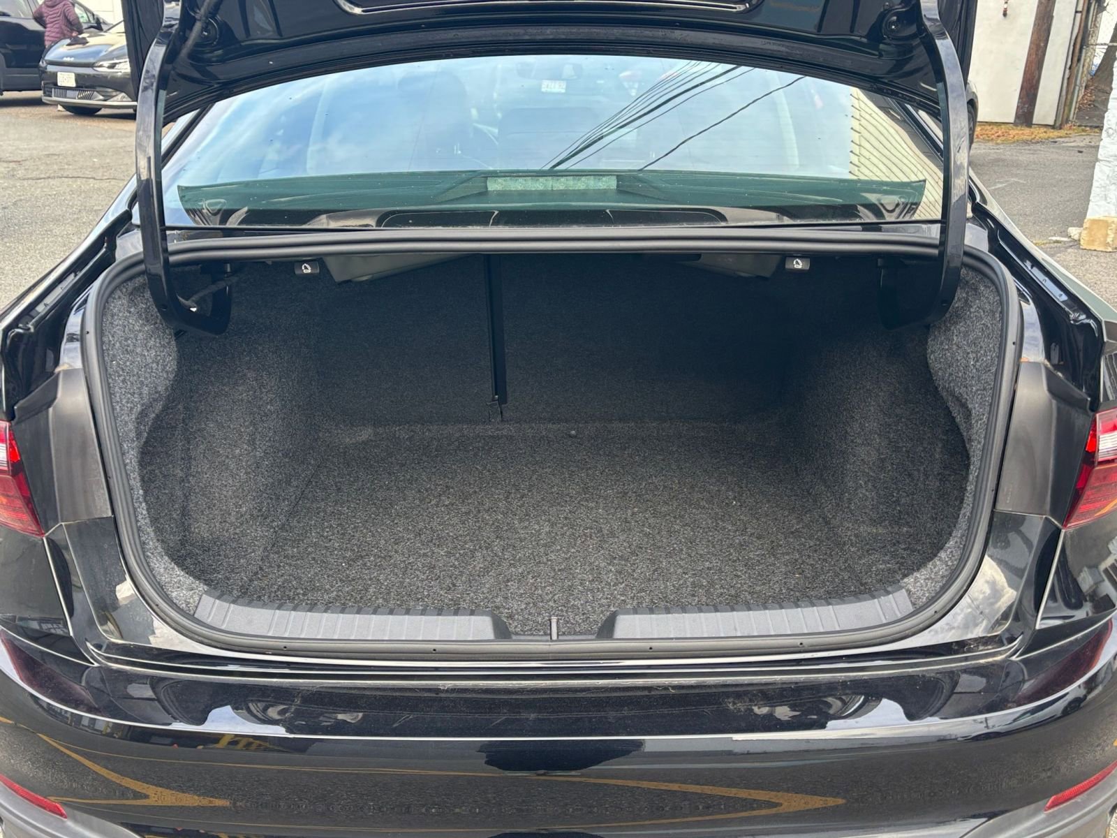 Used 2025 Volkswagen Jetta SE image 27