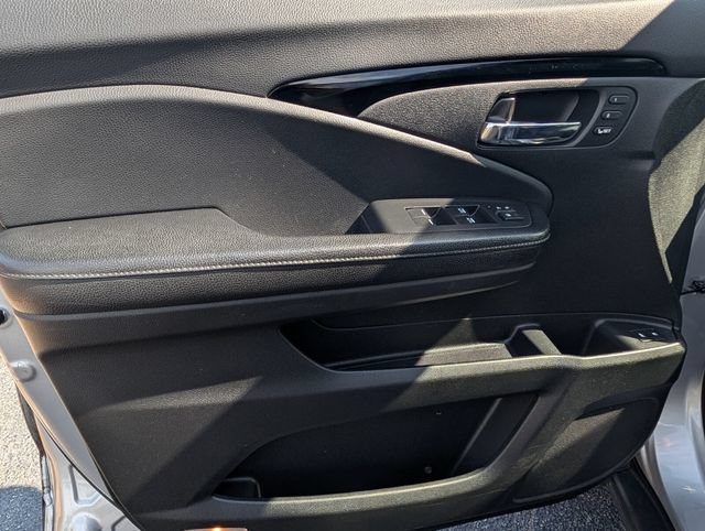 Used 2017 Honda Pilot Elite image 14