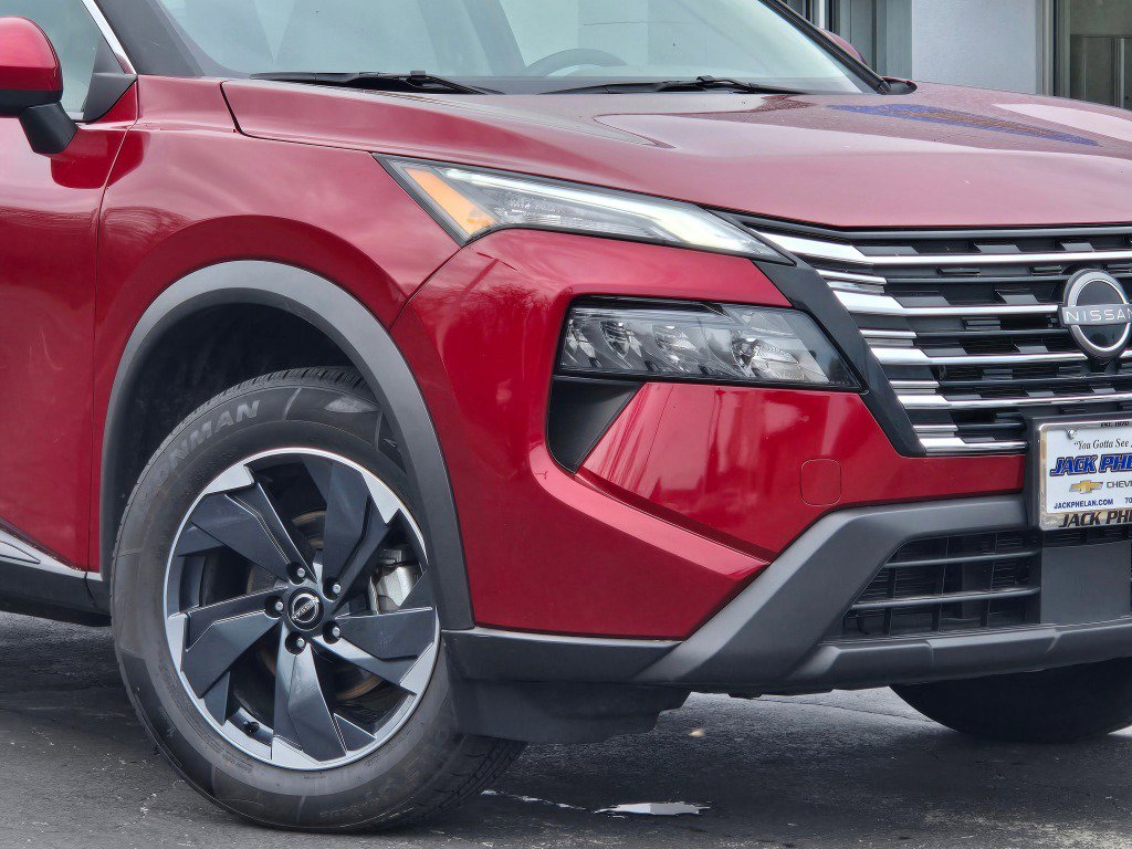 Used 2025 Nissan Rogue SV AWD/4WD image 3