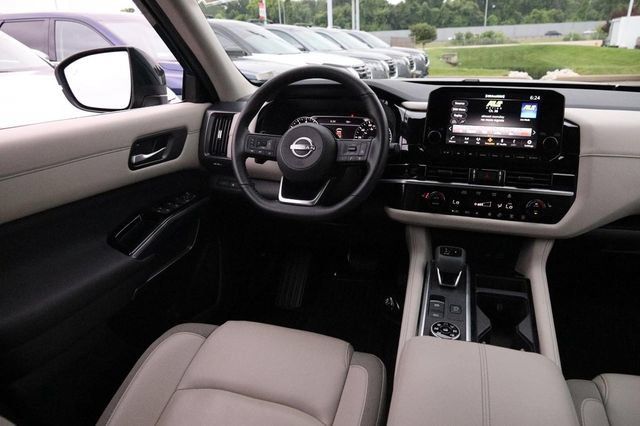 Certified 2025 Nissan Pathfinder SL AWD/4WD image 25