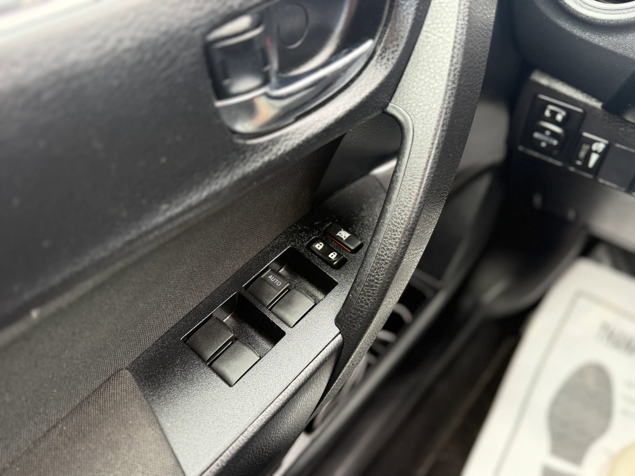 Used 2019 Toyota Corolla LE image 20