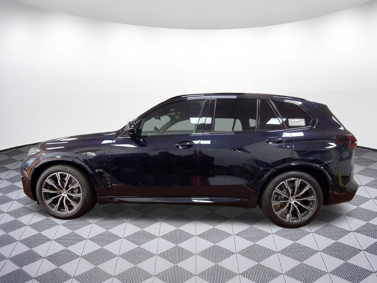 Used 2026 BMW X5 xDrive50e w/ M Sport Package image 2