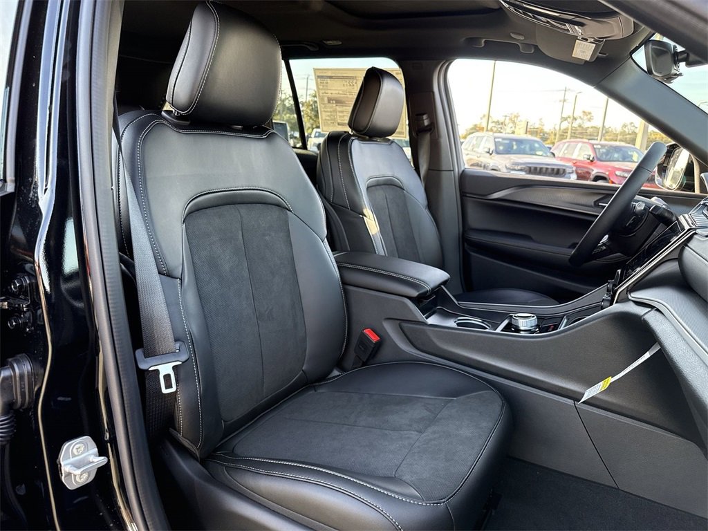 New 2025 Jeep Grand Cherokee Altitude w/ Trailer Tow Package image 25