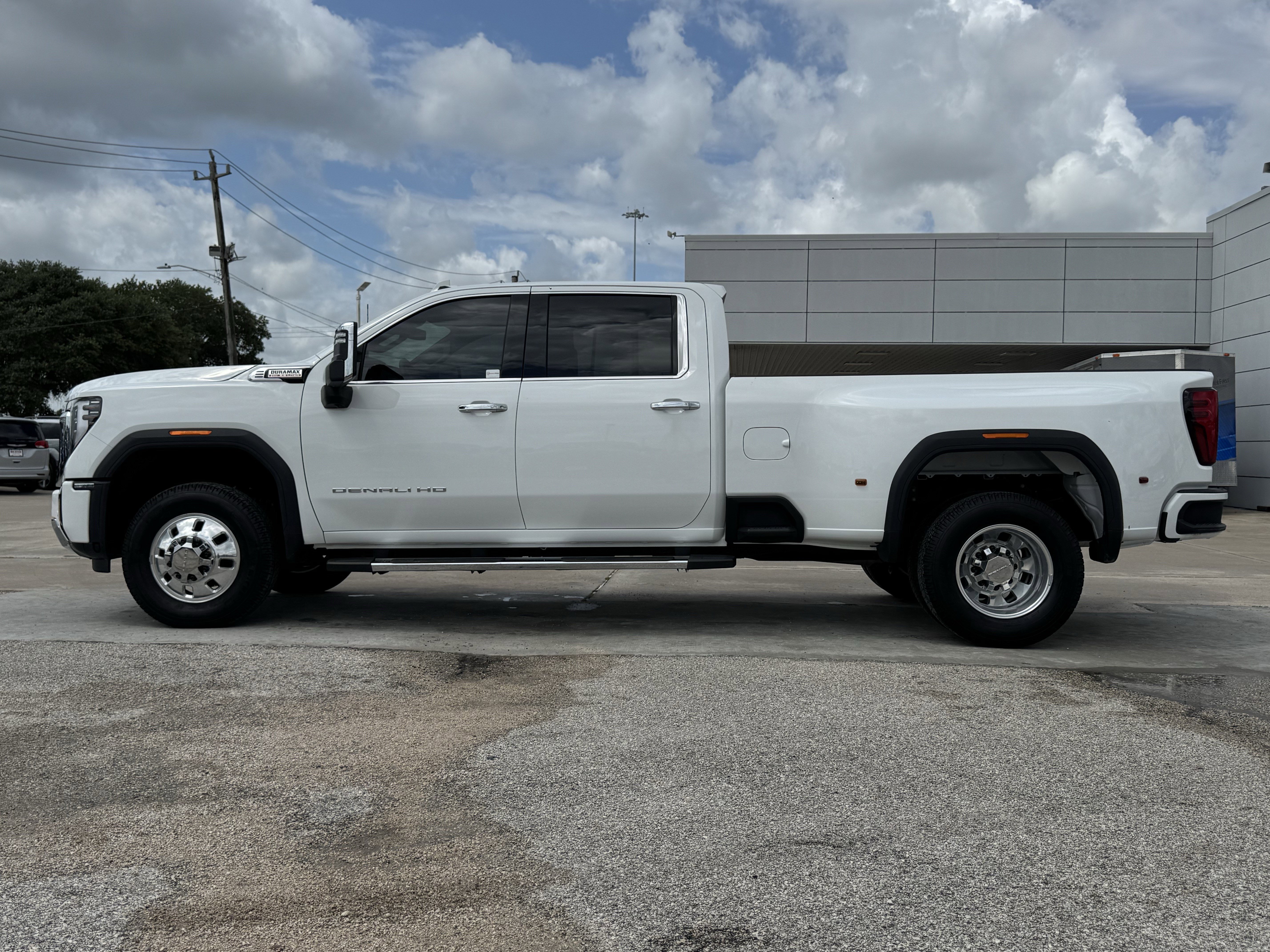 Used 2025 GMC Sierra 3500 Denali image 7