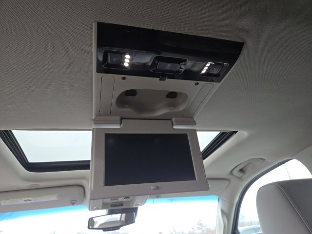 Used 2019 Chevrolet Suburban Premier image 17