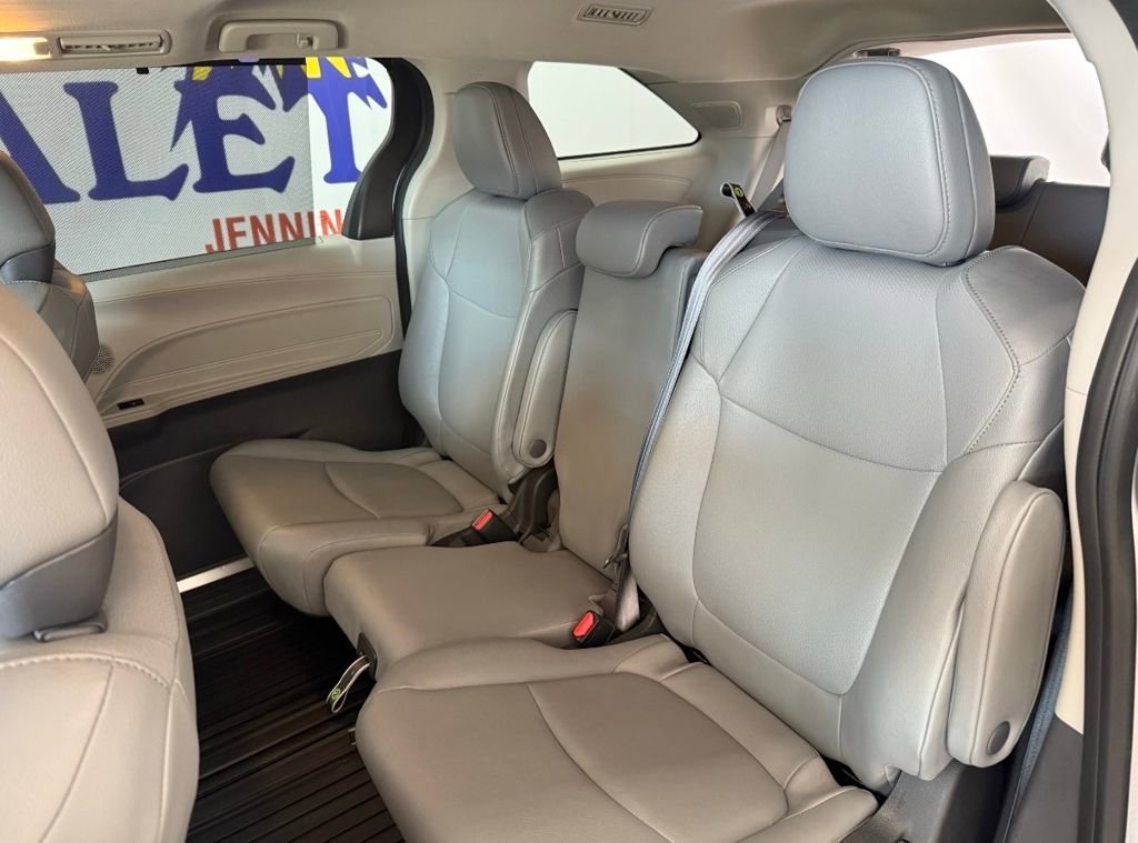 Used 2024 Toyota Sienna XLE image 18