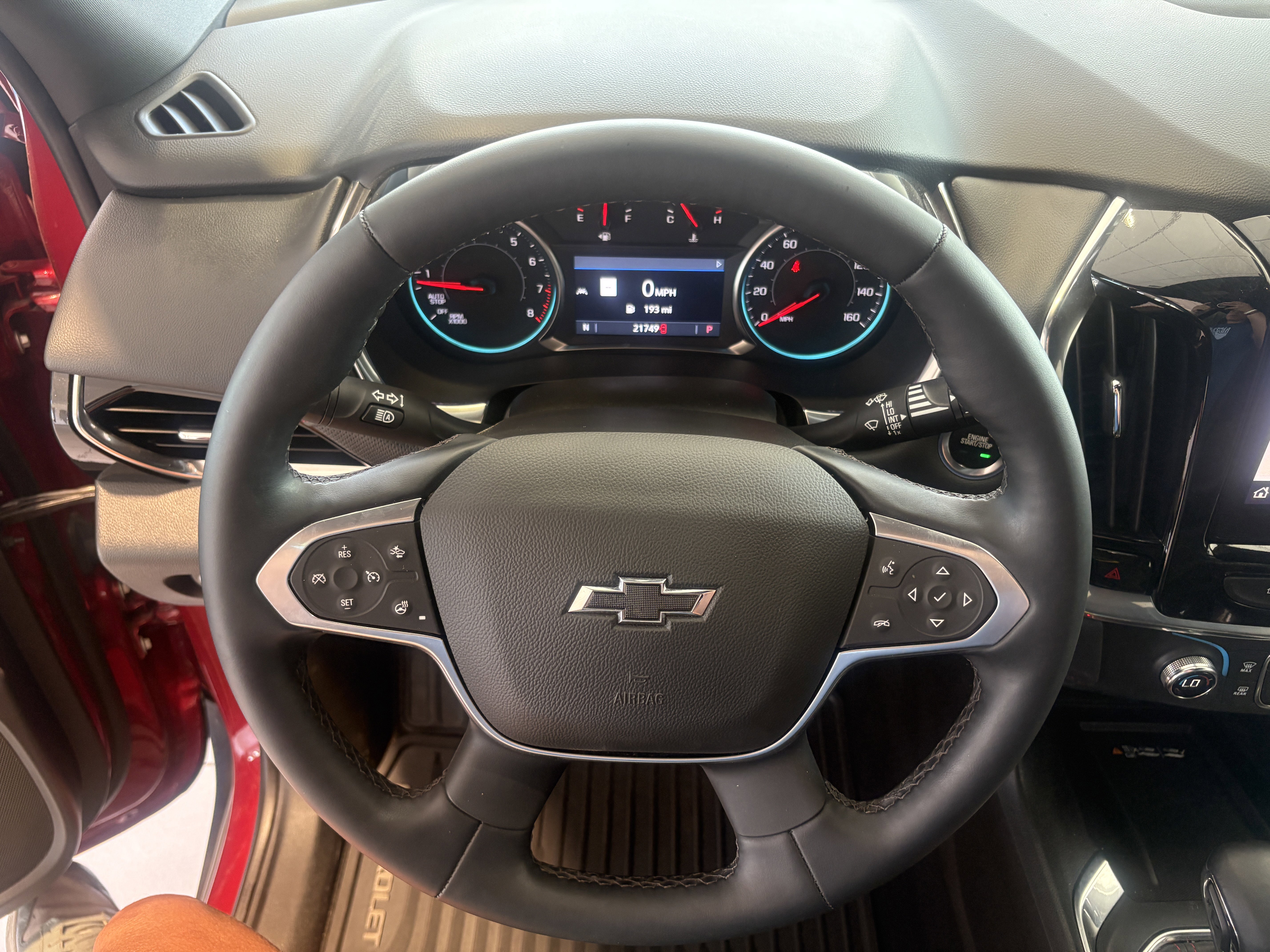 Used 2023 Chevrolet Traverse RS image 9