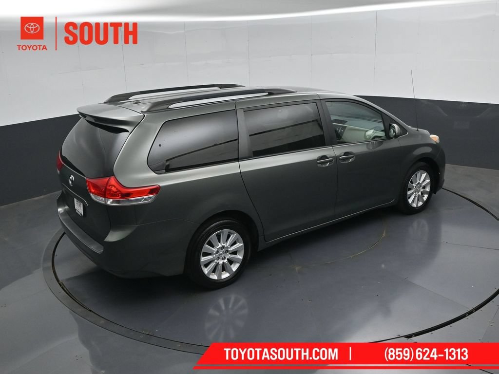Used 2014 Toyota Sienna LE AWD/4WD image 41