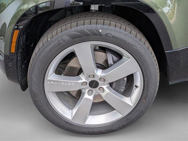 New 2026 Land Rover Defender 110 X-Dynamic SE image 9