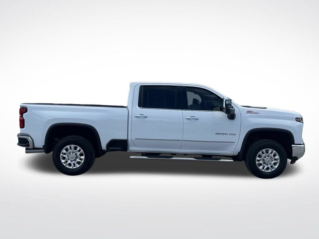 Used 2025 Chevrolet Silverado 2500 LTZ w/ LTZ Convenience Package AWD/4WD image 8
