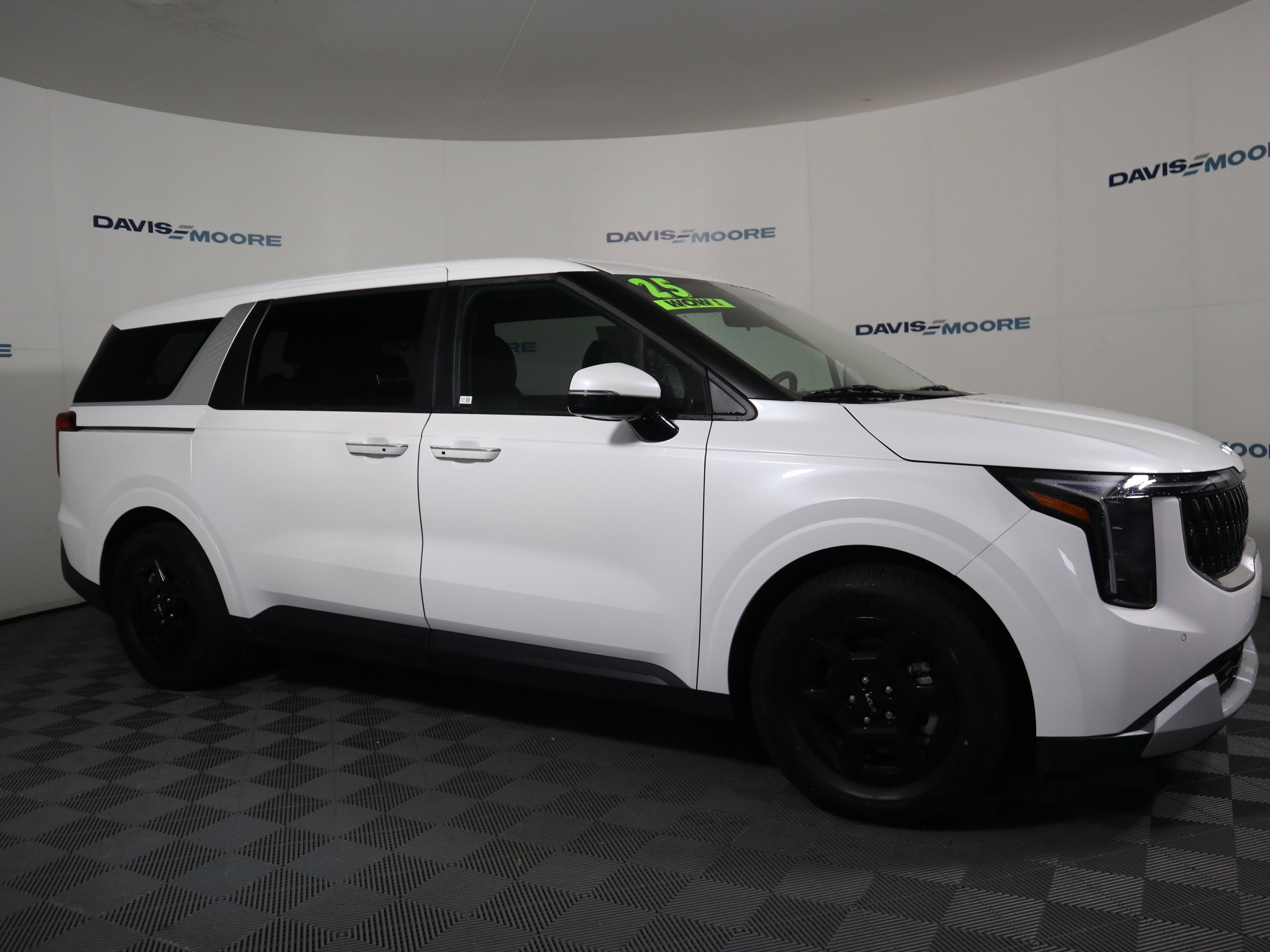 Used 2025 Kia Carnival image 4