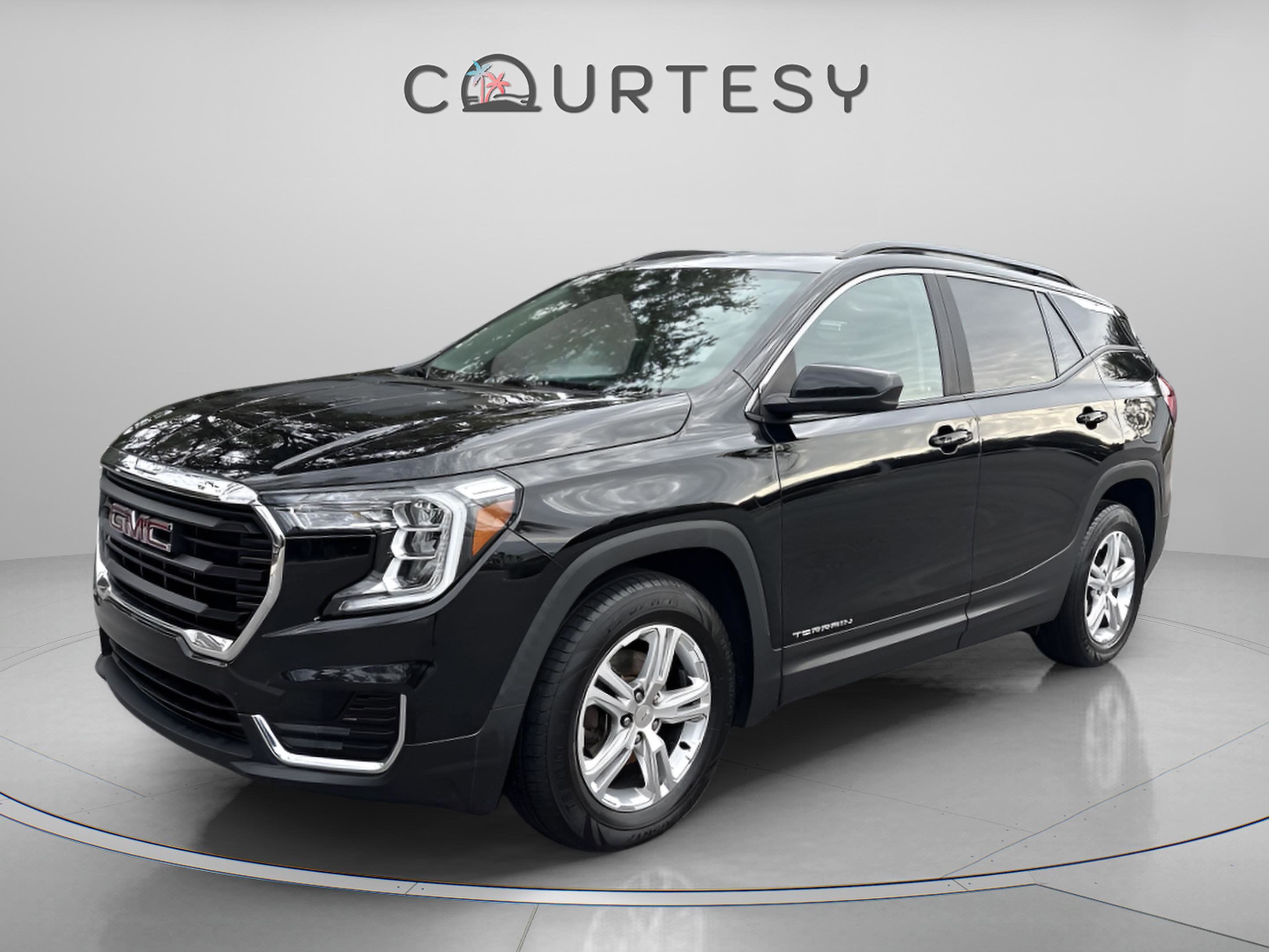 Used 2022 GMC Terrain SLE w/ Driver Convenience Package image 2