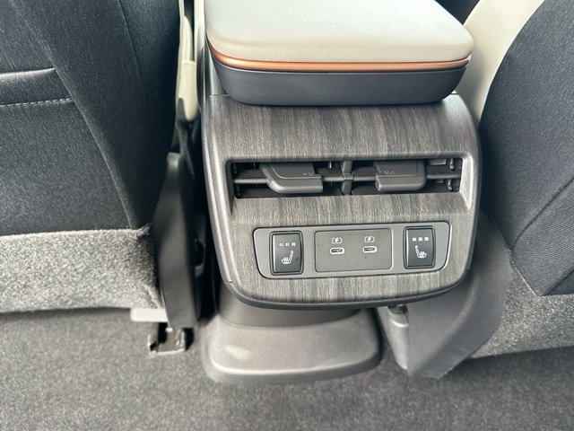 Used 2025 Nissan Ariya AWD image 16