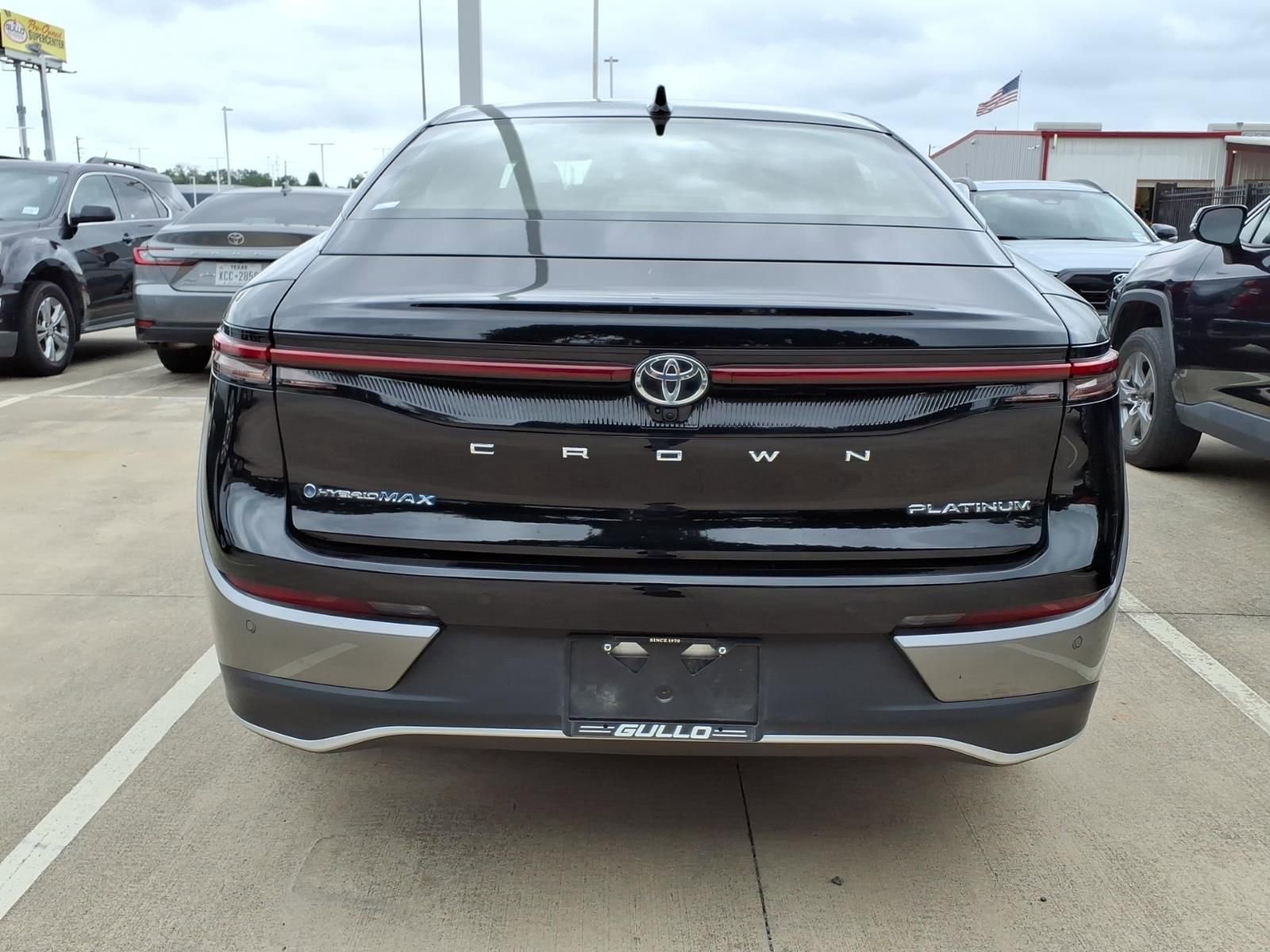 Used 2024 Toyota Crown Platinum AWD/4WD image 6