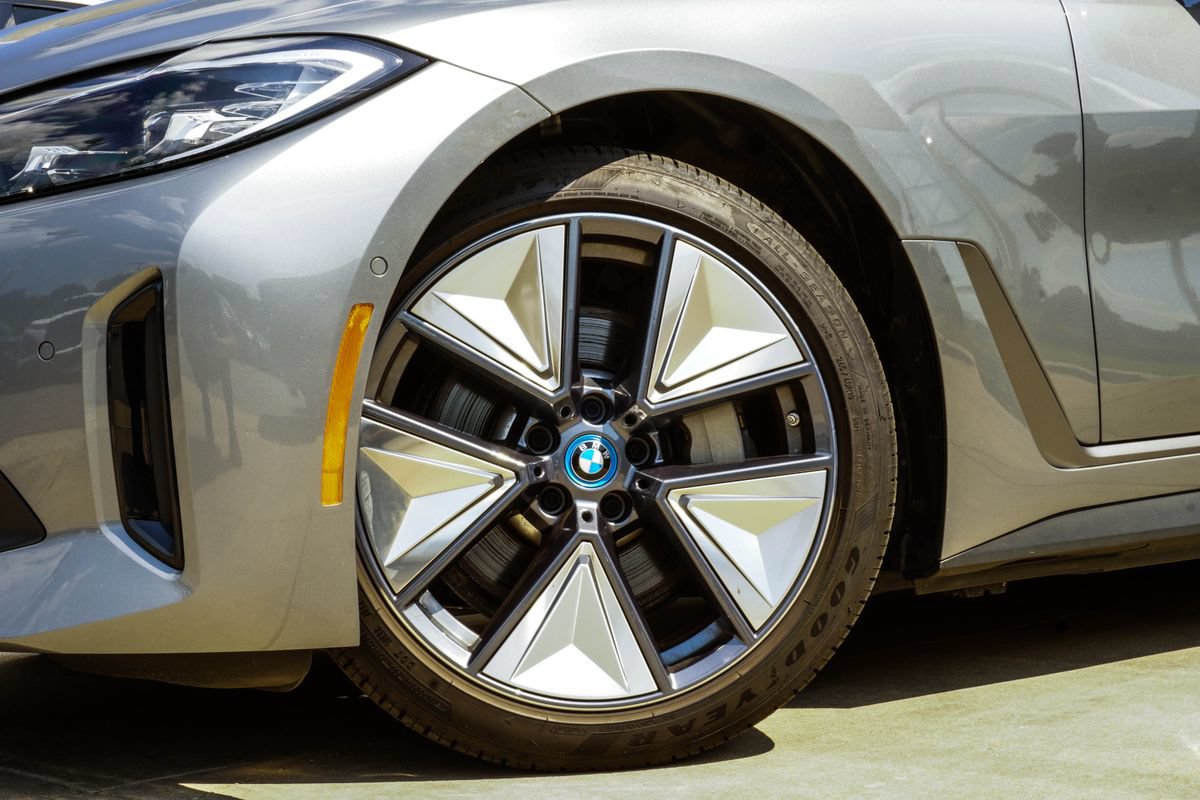 Used 2024 BMW i4 eDrive40 w/ Premium Package RWD image 3