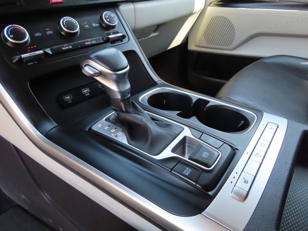 Used 2023 Kia Carnival LX FWD image 16