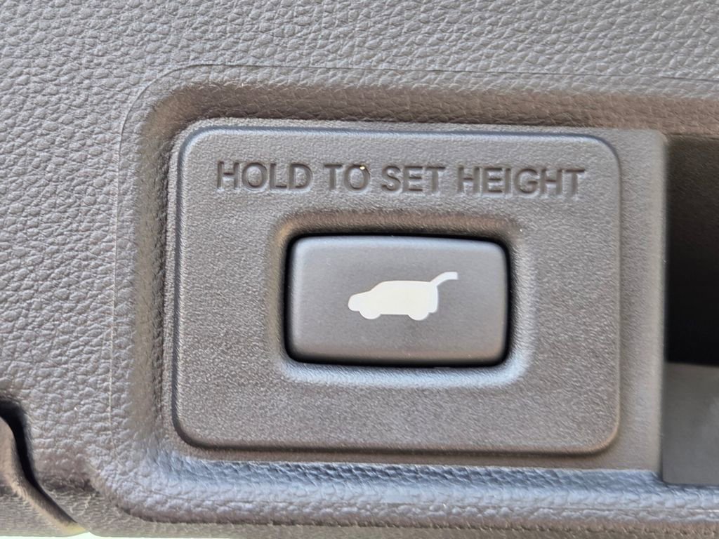 Used 2024 Acura RDX SH-AWD image 17