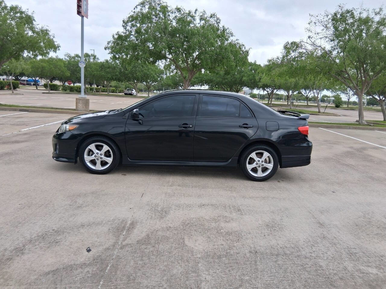 Used 2013 Toyota Corolla S FWD image 3