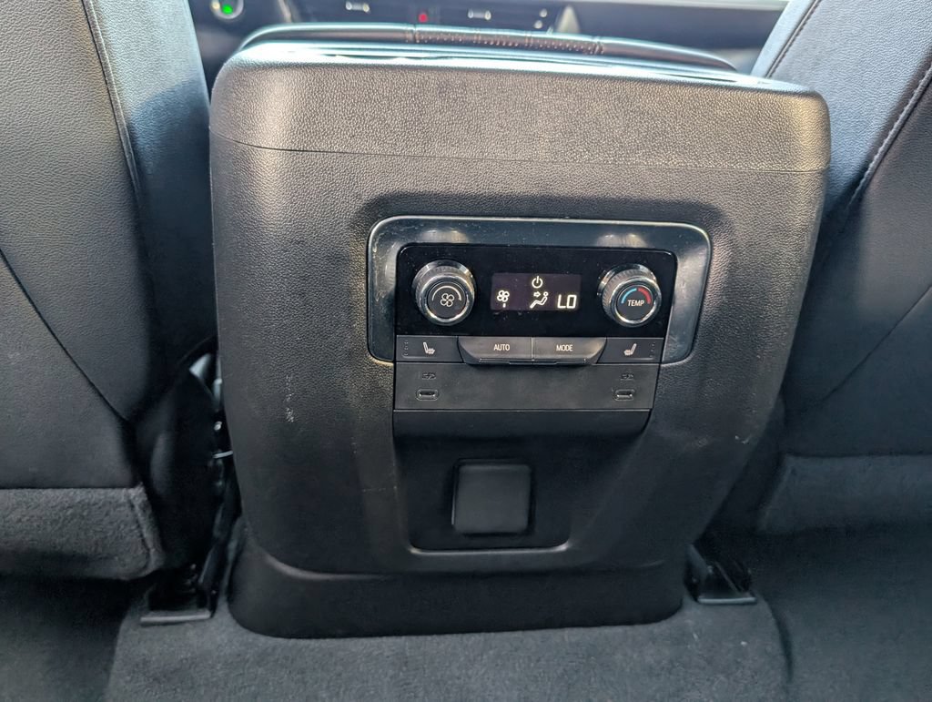 Used 2025 Chevrolet Tahoe High Country AWD/4WD image 22