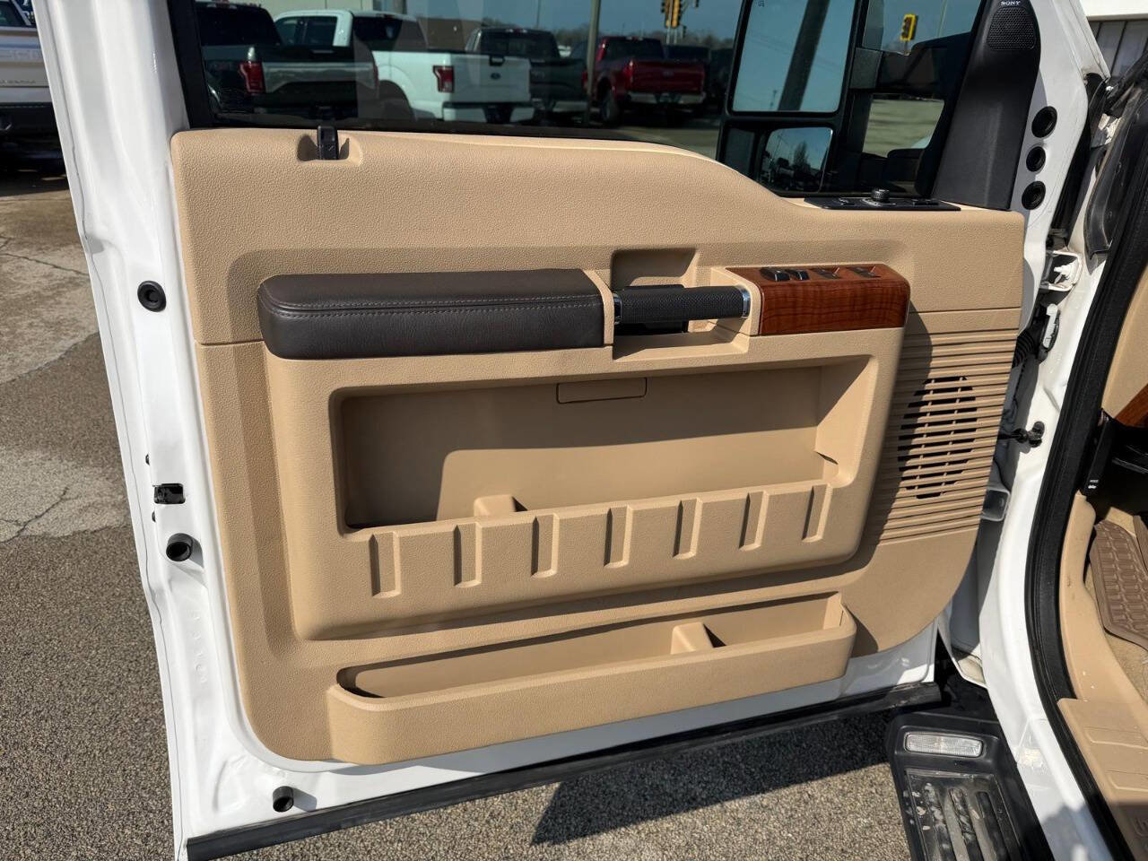 Used 2015 Ford F250 King Ranch w/ FX4 Off-Road Package image 31