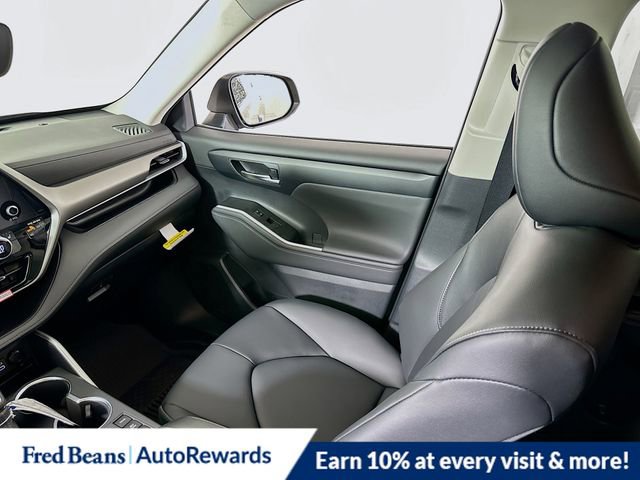 New 2026 Toyota Highlander XLE image 30