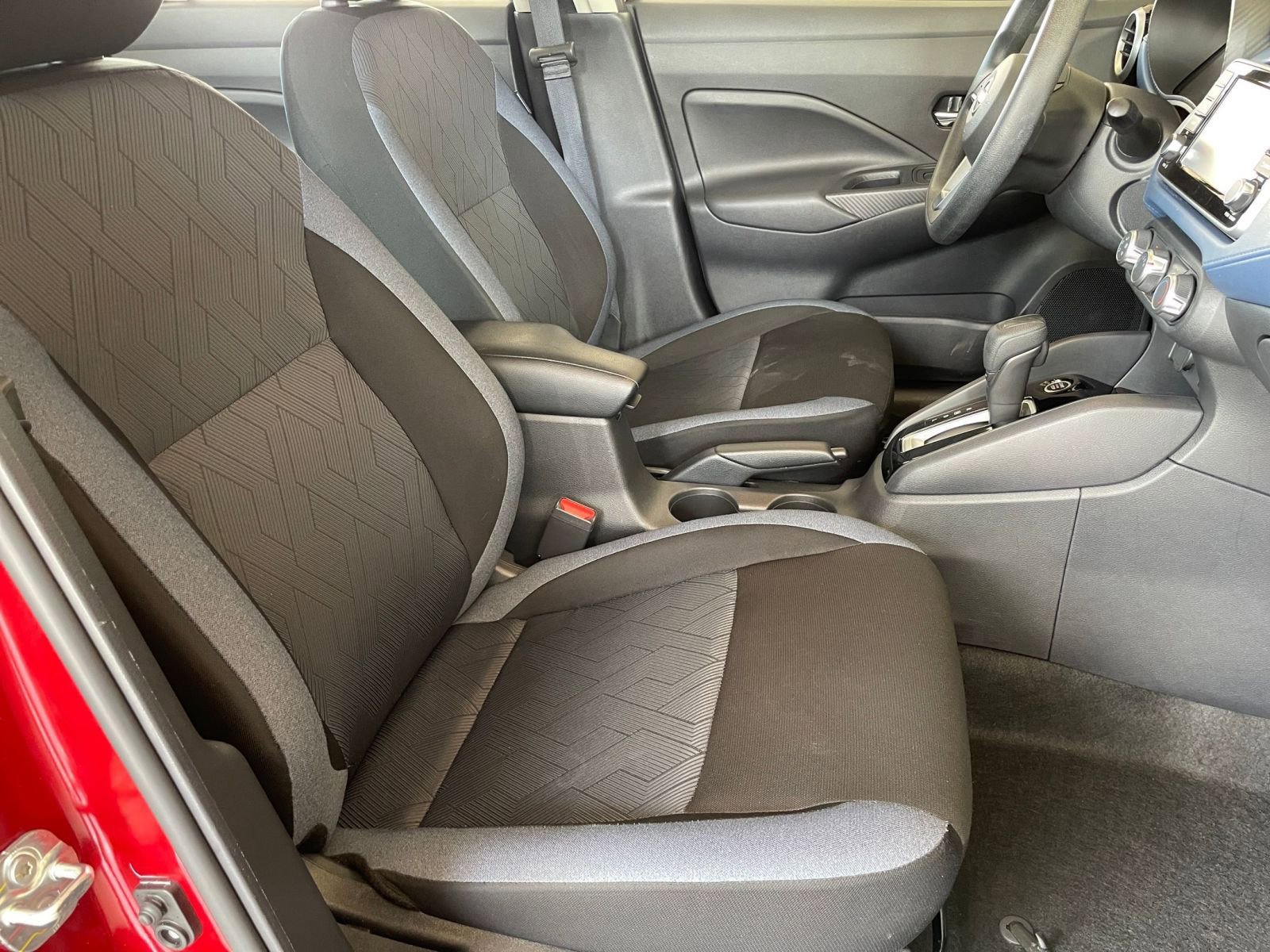 Used 2025 Nissan Versa SV image 34