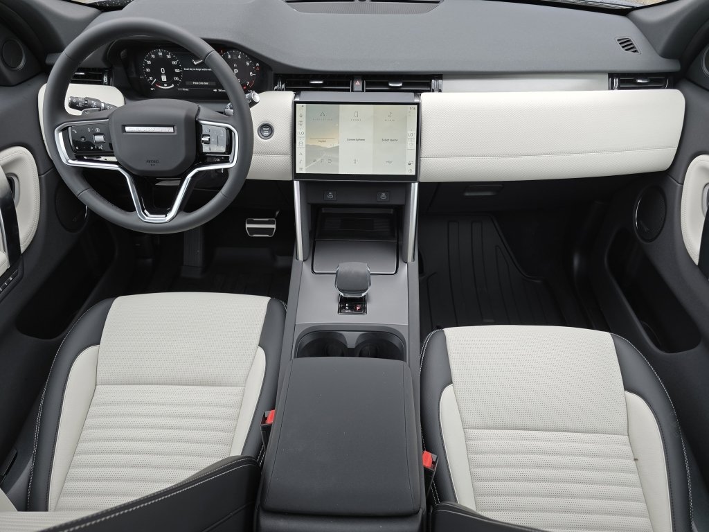 New 2025 Land Rover Discovery Sport Dynamic SE image 26