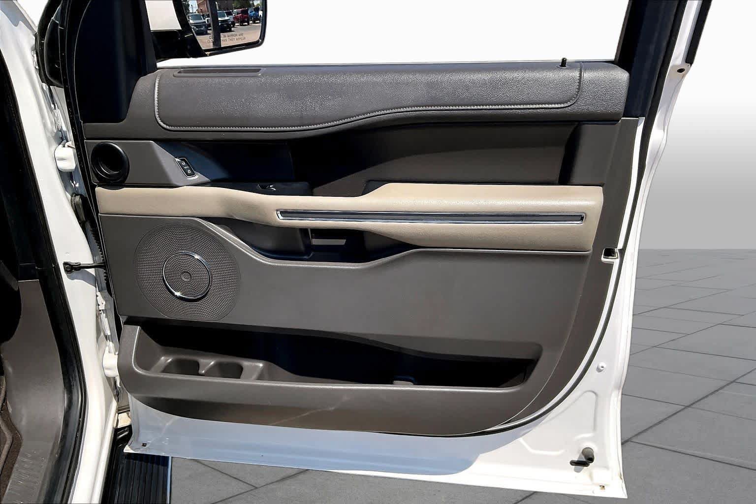 Used 2019 Ford Expedition Max XLT w/ Equipment Group 202A AWD/4WD image 22