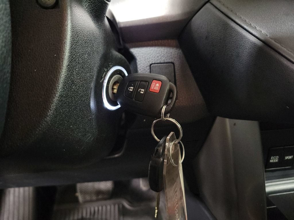 Used 2018 Toyota RAV4 LE w/ All Weather Liner Package FWD image 20