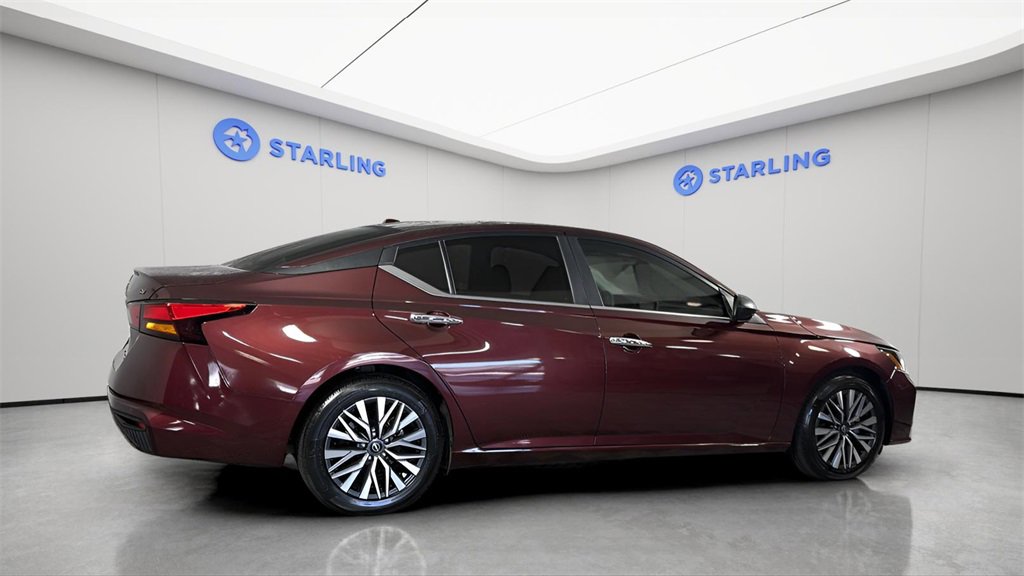Used 2024 Nissan Altima 2.5 SV image 10