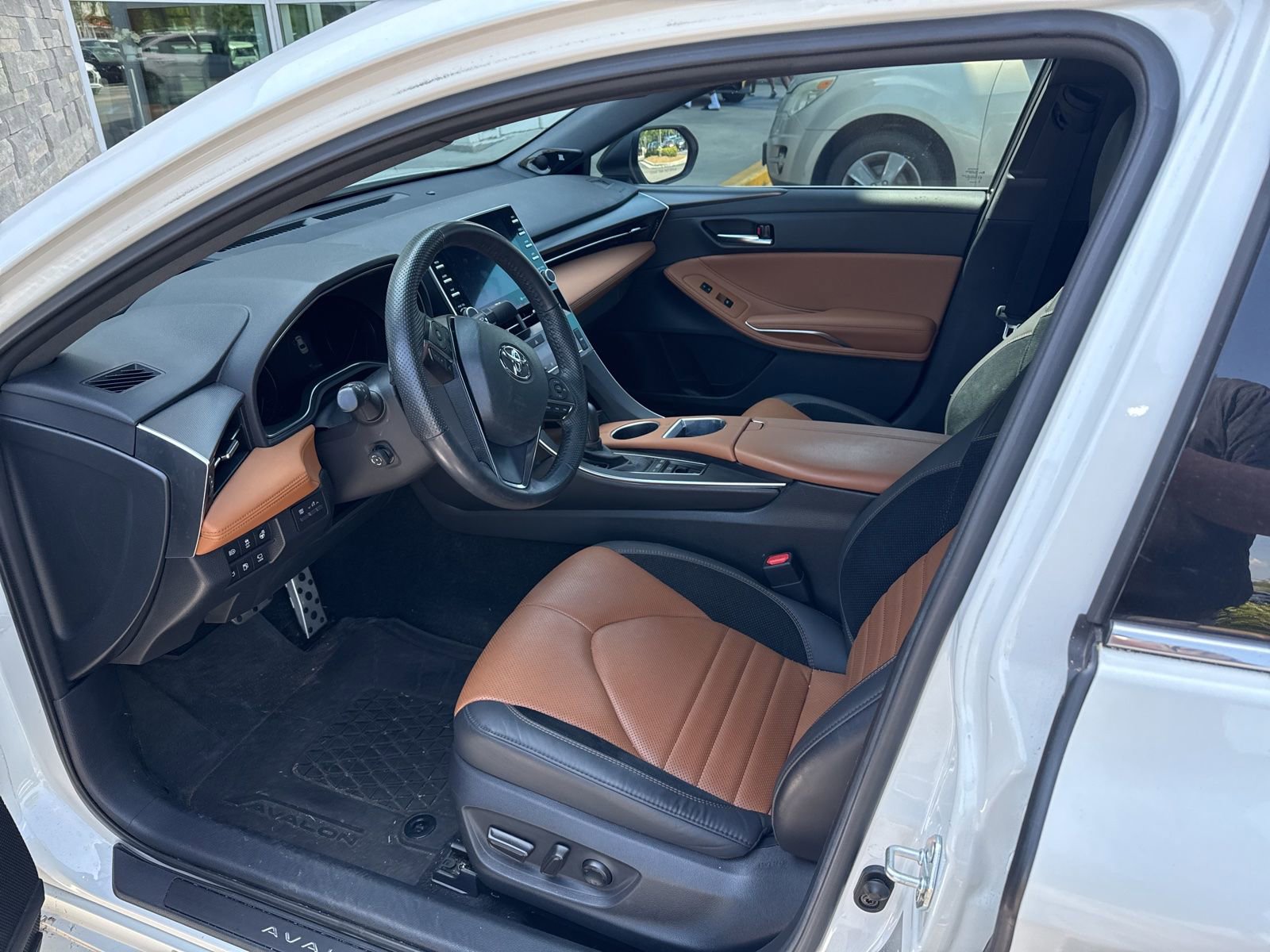 Used 2022 Toyota Avalon Touring w/ Advanced Safety Package image 2