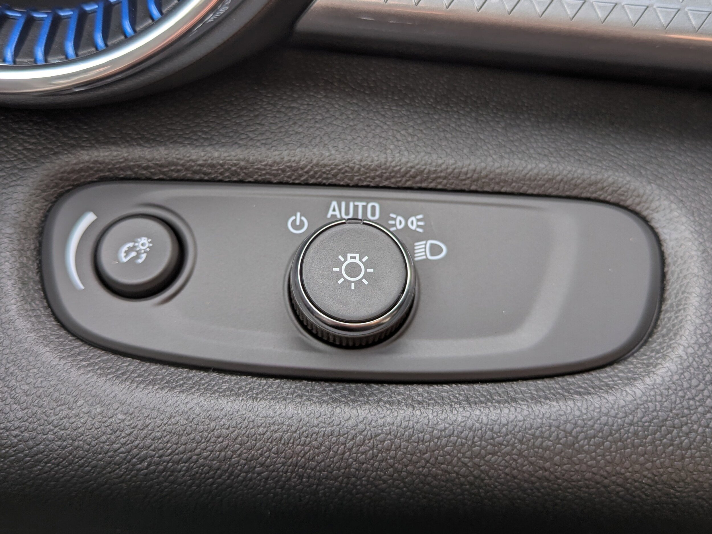New 2026 Chevrolet Trax LT w/ LT Convenience Package image 15