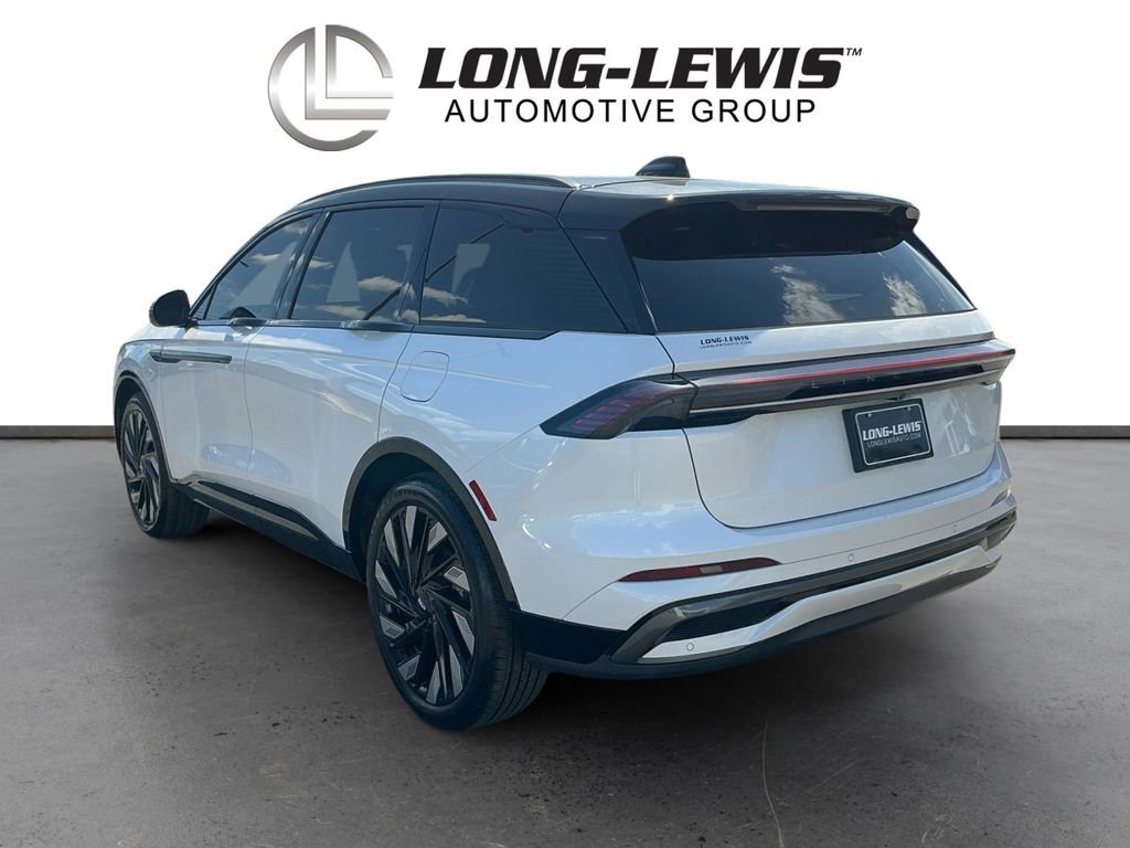 Certified 2025 Lincoln Nautilus Reserve AWD/4WD image 4