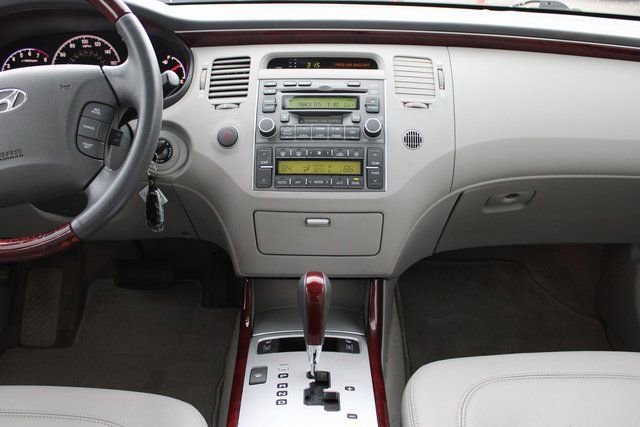 Used 2006 Hyundai Azera Limited image 18