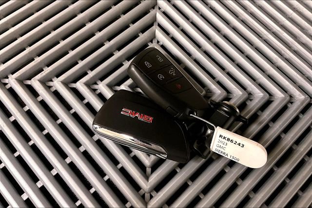 Used 2023 GMC Sierra 1500 Denali Ultimate image 11