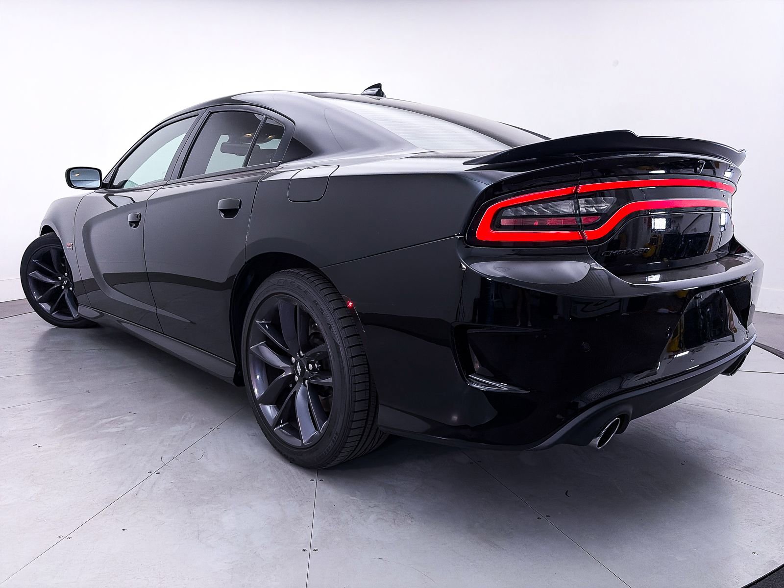 Used 2019 Dodge Charger Scat Pack image 2