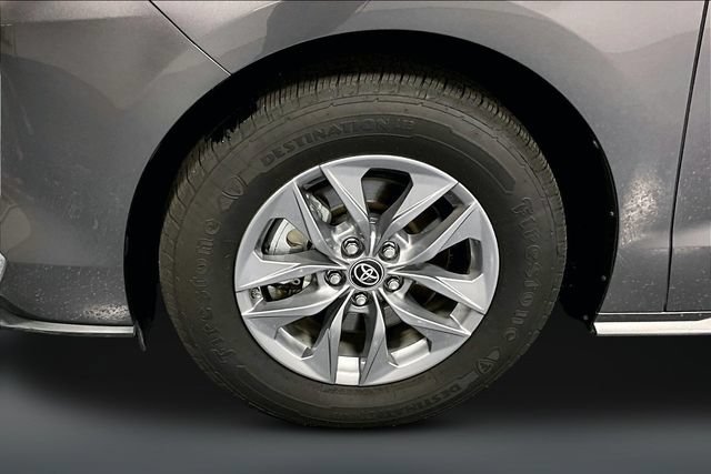 Used 2023 Toyota Sienna XLE AWD/4WD image 30