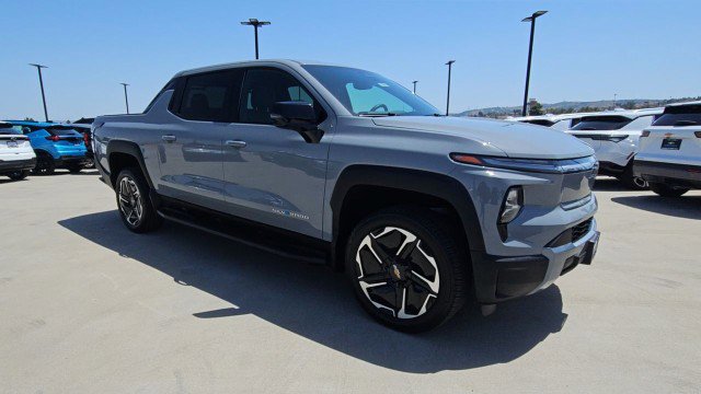 Used 2025 Chevrolet Silverado EV LT w/ LT Premium Package AWD/4WD image 2