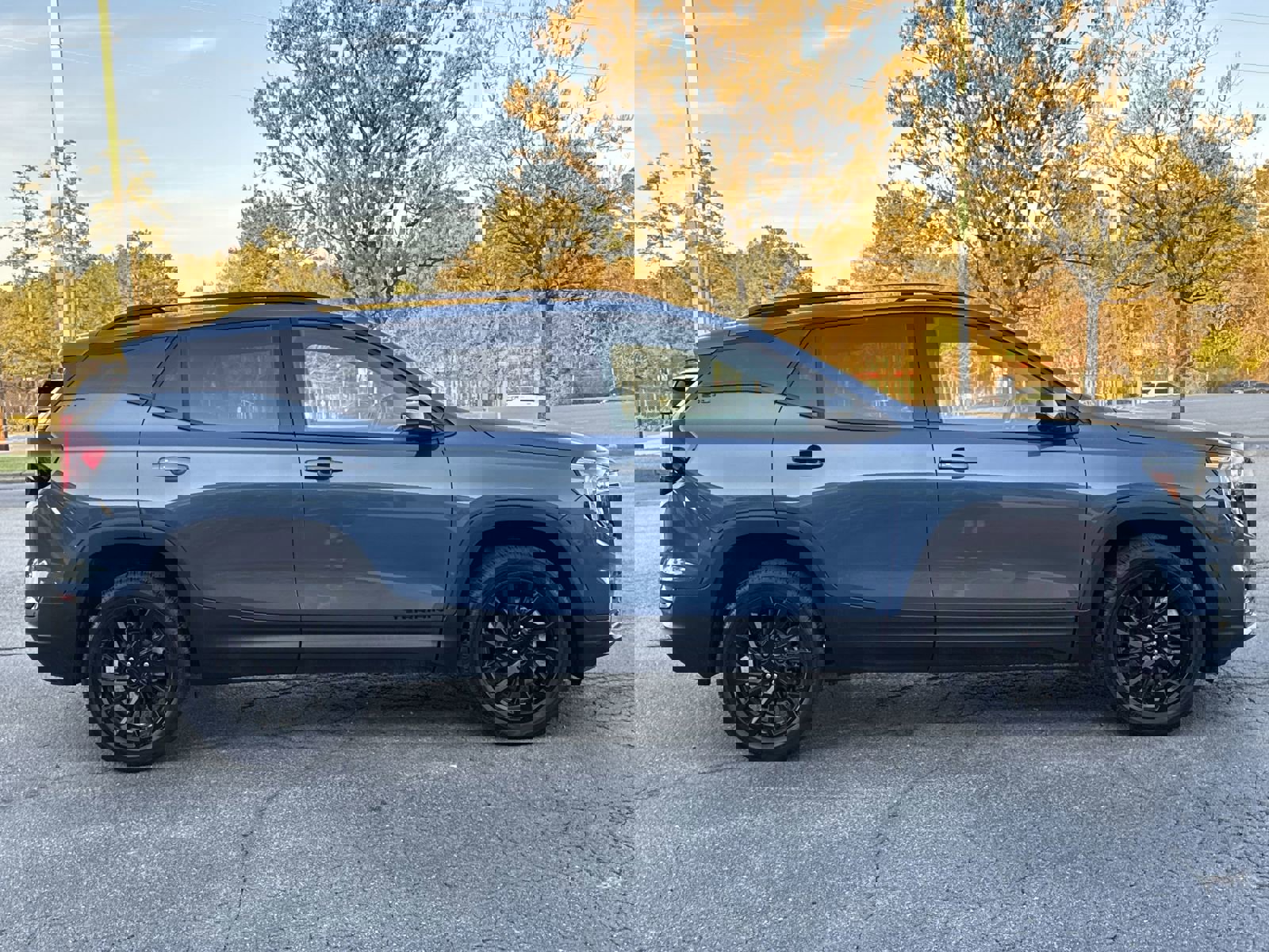 Used 2024 GMC Terrain SLT w/ Tech Package image 11