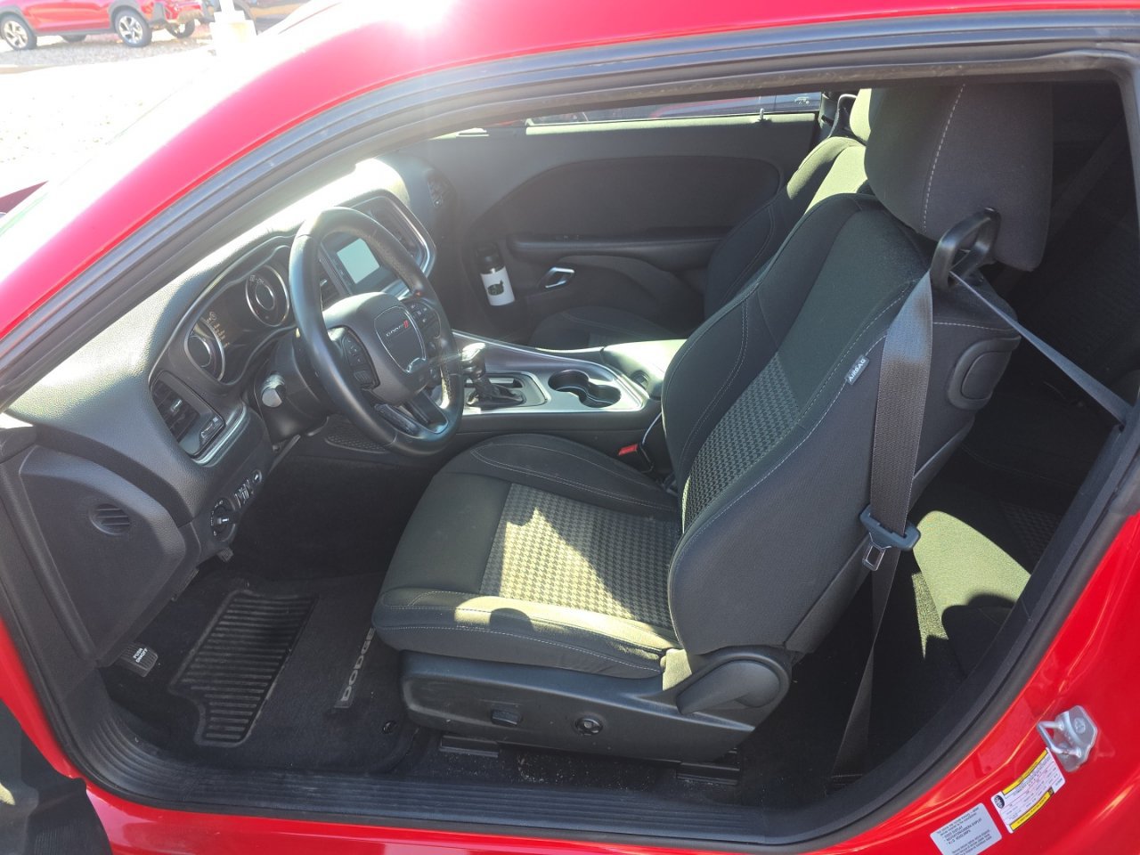 Used 2015 Dodge Challenger SXT RWD image 8