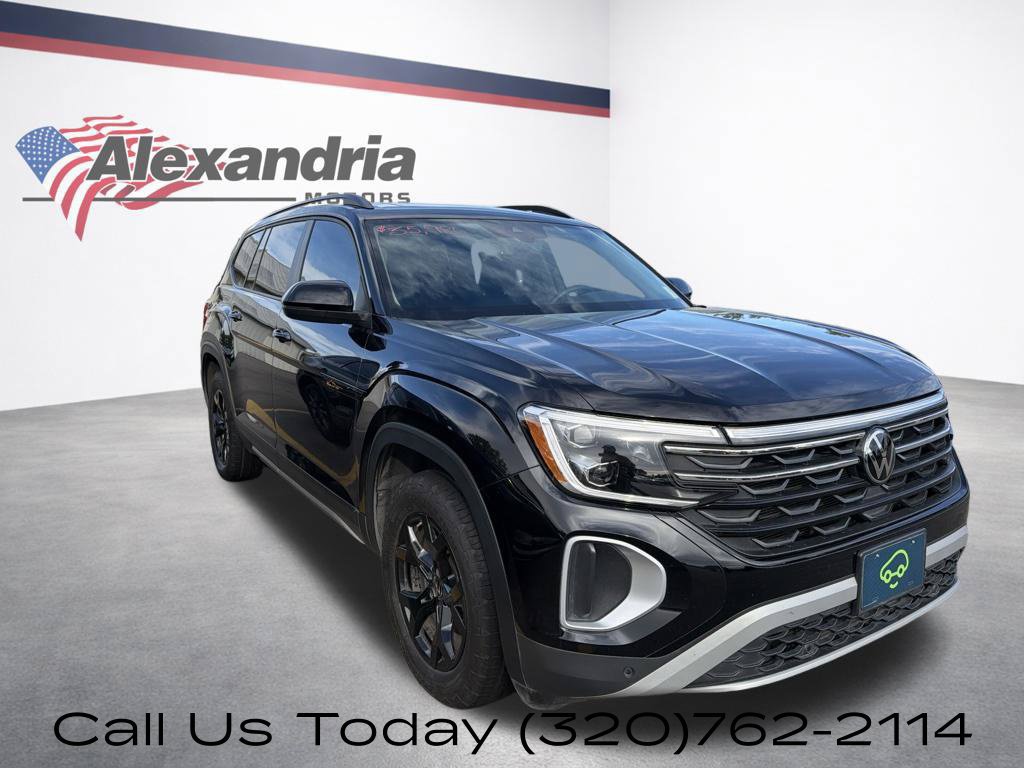 Used 2024 Volkswagen Atlas Peak Edition SE AWD/4WD image 3