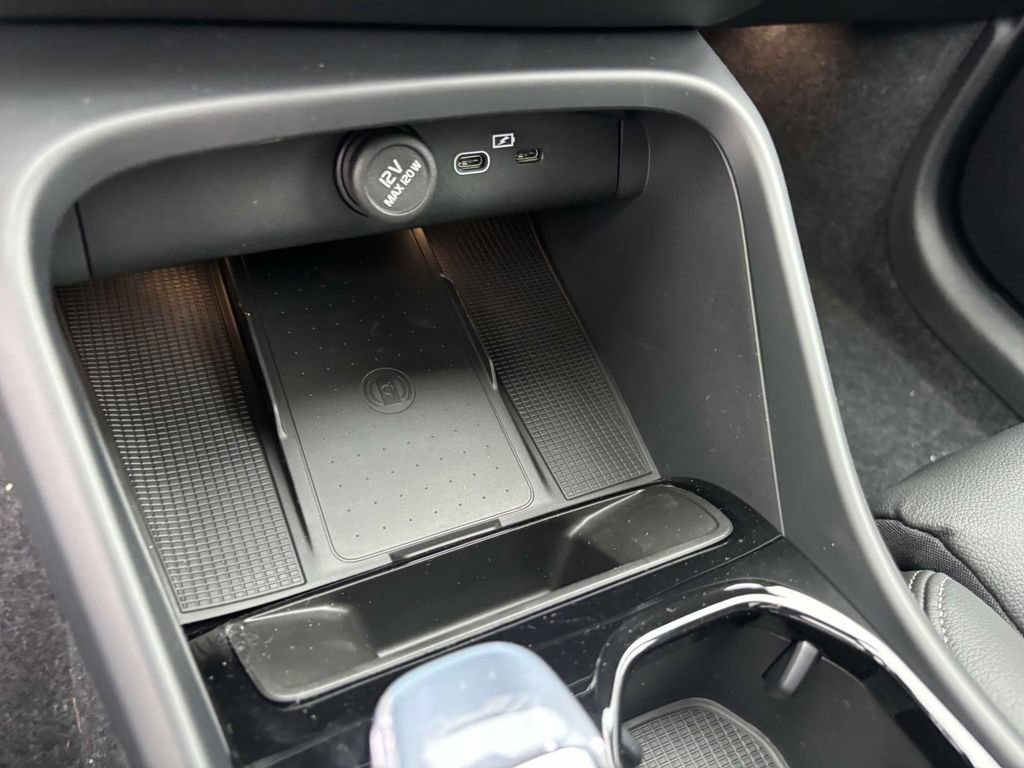 New 2026 Volvo XC40 B5 Plus w/ Protection Package Premier image 22