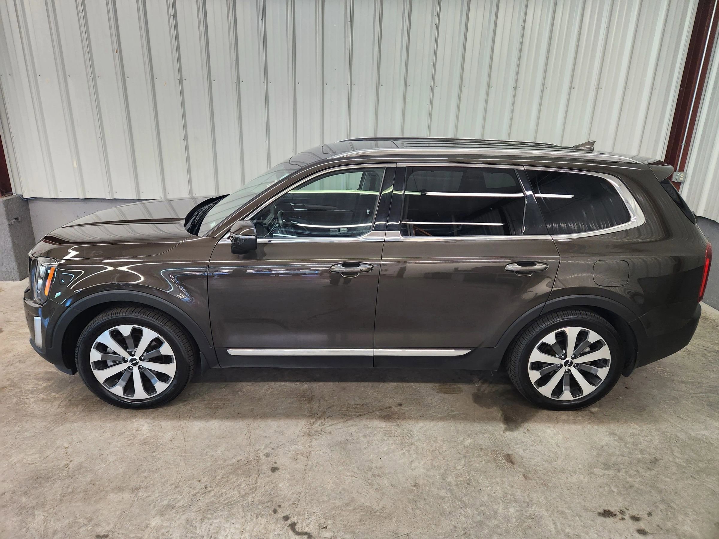 Used 2022 Kia Telluride EX w/ EX Premium Package image 12