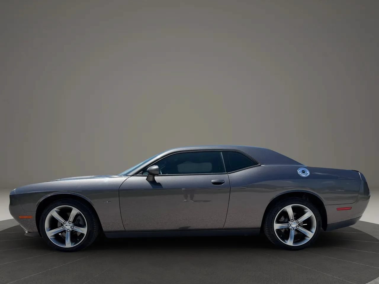 Used 2015 Dodge Challenger R/T w/ Quick Order Package 22B R/T RWD image 2